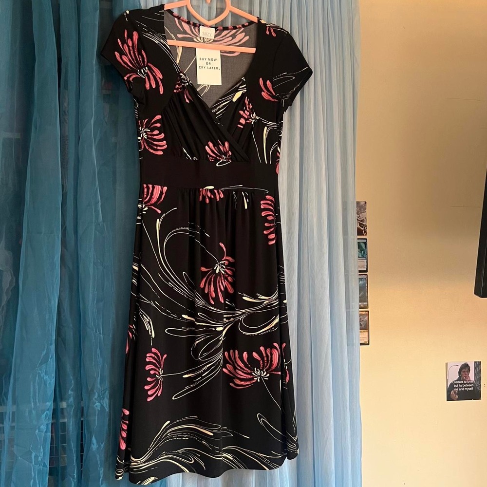 Vintage SUZY SHIER Floral V-Neck Midi Dress